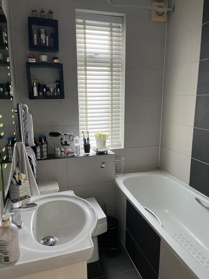 Lovely 2-Bedroom Apartment In Zone 2 London Bagian luar foto